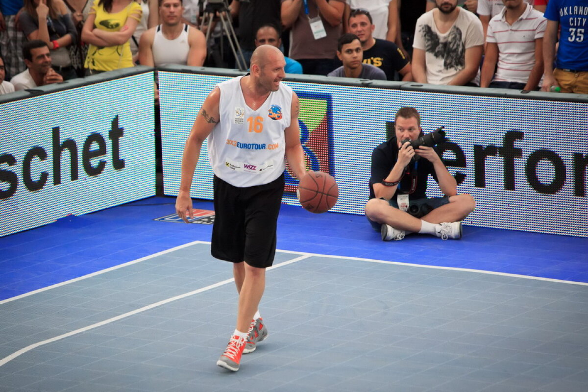 Premierul Victor Ponta a făcut spectacol la cel mai mare turneu din baschet din România, Wizz Air Sport Arena Streetball!