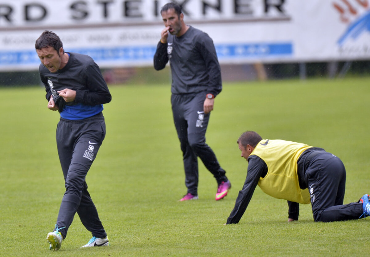 Nervi şi bucurie fără margini în Austria » Vestea că UEFA a iertat-o pe Steaua a declanşat fiesta în autocarul roş-albaştrilor