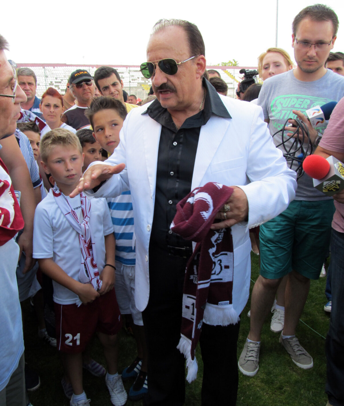 La prînz apăruseră datorii noi, seara s-a bătut palma » Cristescu: "Sînt sută la sută patronul Rapidului!"