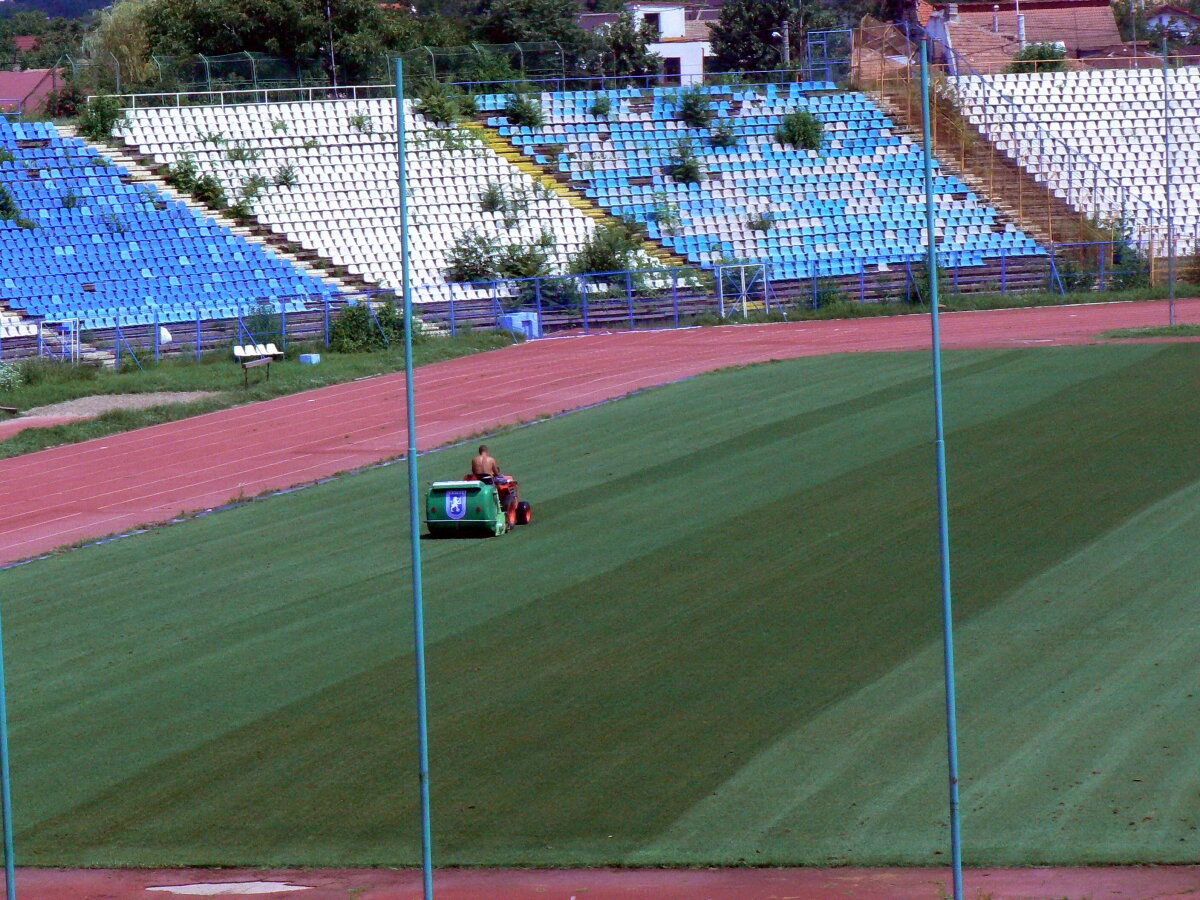 Jungla "Oblemenco" » Cum arată fostul "Central" din Craiova în aşteptarea noii echipe promise de Mititelu