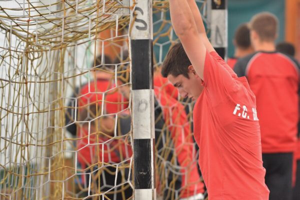 Sad & Happy » Mulţescu alternează la Dinamo antrenamentele dure cu altele lejere