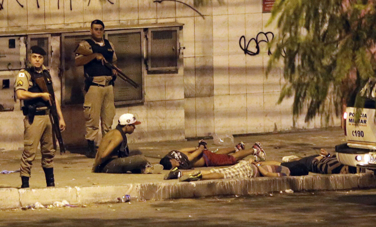 VIDEO "Micul Paul" e mare! » Paulinho a fost "motorul" Braziliei în semifinala cu Uruguay, 2-1