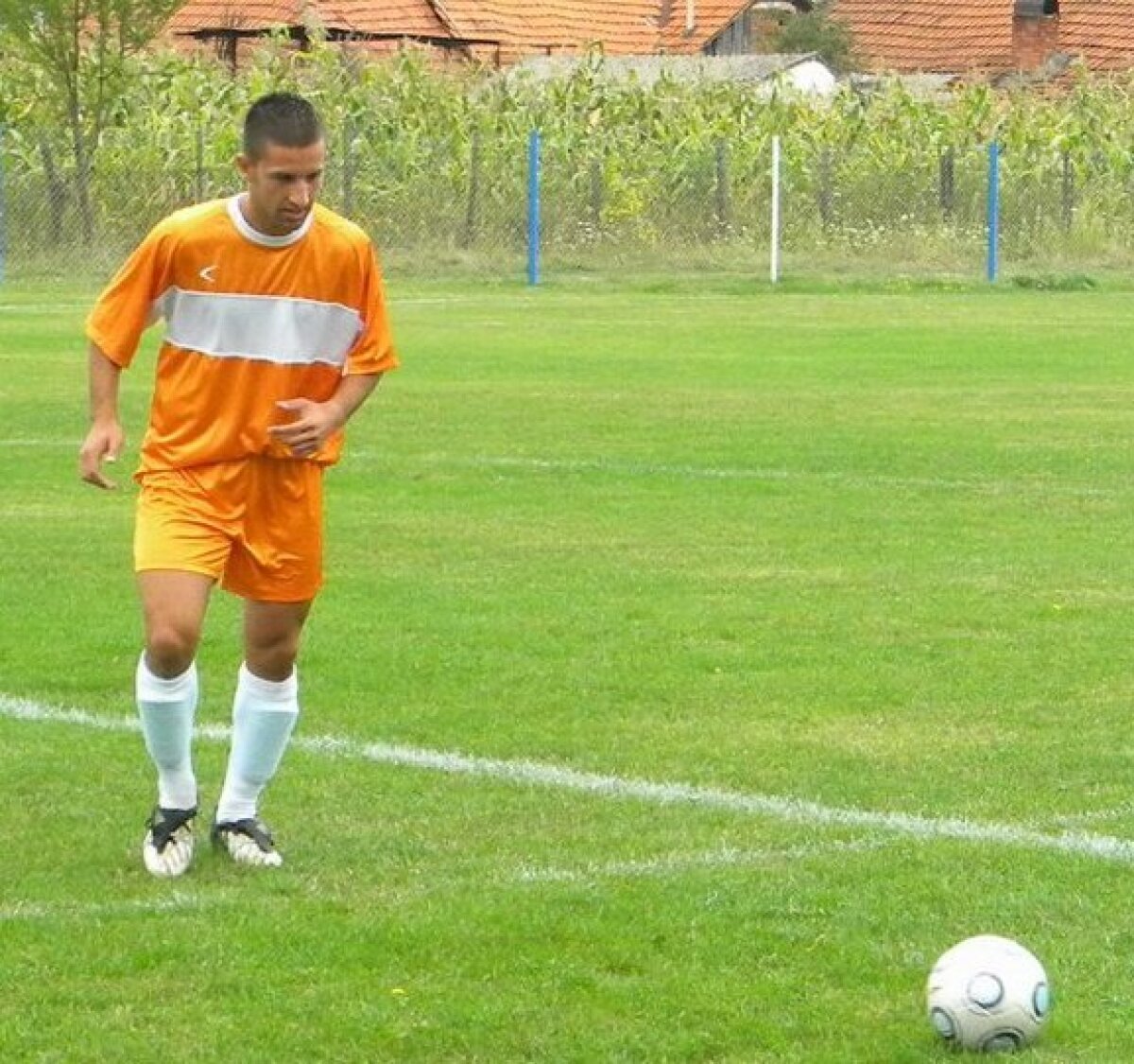 Fost coleg cu Luchin, Lato şi Pintilii, şi-a învins moartea, iar acum e instructor de fitness de succes