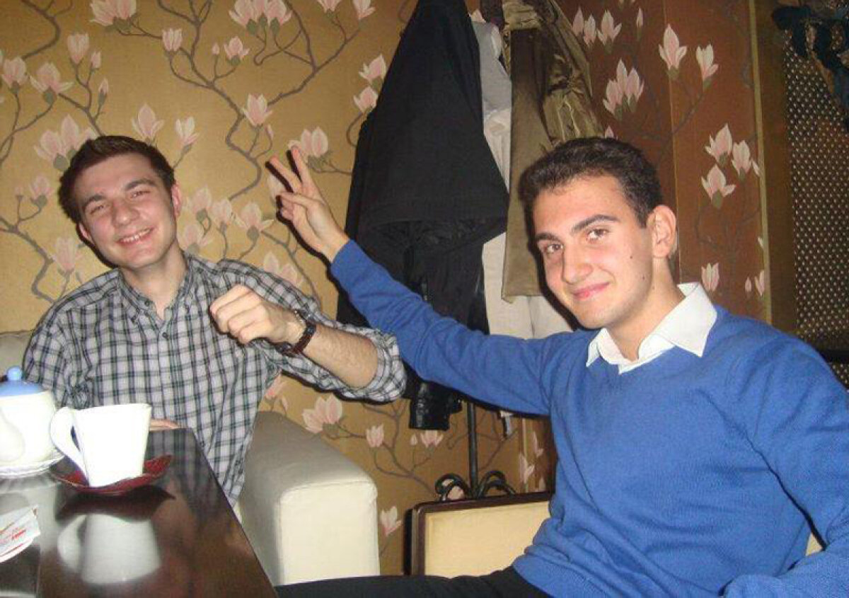 Doi români au strîns bani ca să-l vadă pe Federer în turul 3 la Wimbledon » Elveţianul a fost eliminat în runda precedentă: "Îl vedem la Madame Tussauds!"