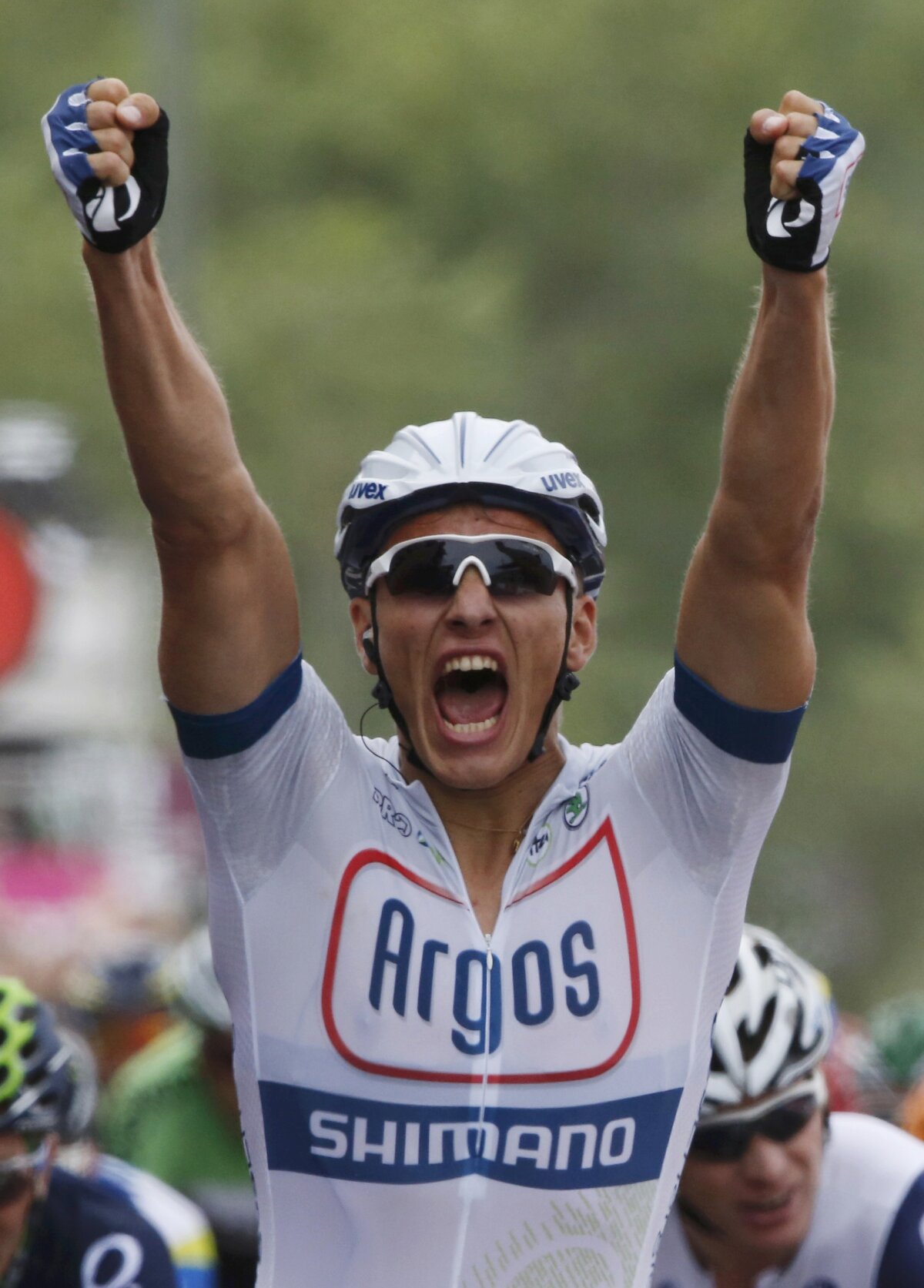 Start haotic în Turul Franţei! Marcel Kittel supravieţuieşte unei căzături horror, emoţii mari pentru Alberto Contador