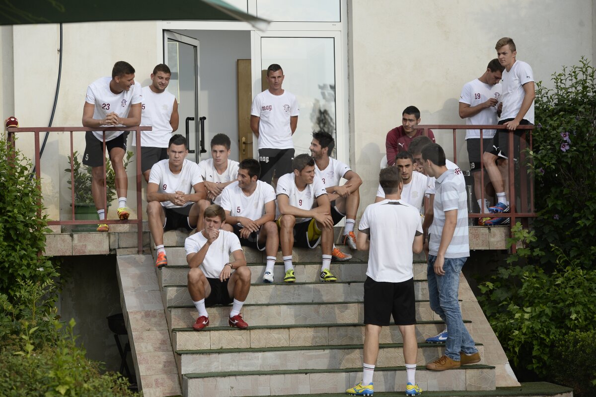 GALERIE FOTO Rada a sunat adunarea » Două surprize în lotul Rapidului prezent la reunire