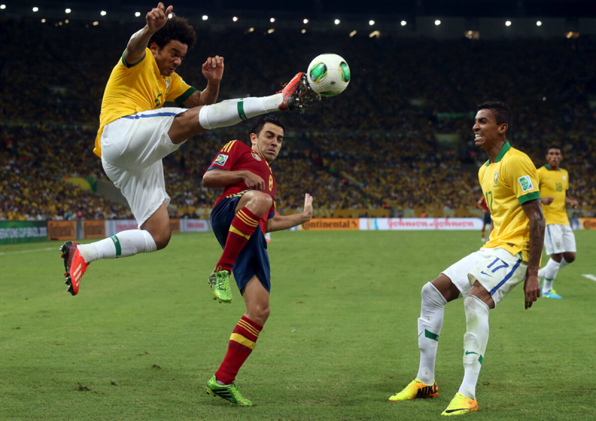 VIDEO Zborul galben » Miracolul Selecao a survolat armada iberică şi visează la Cupa Mondială, în 2014