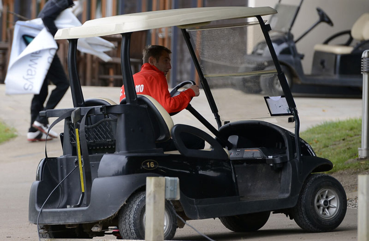 FOTO Lecţia de golf » Mulţescu i-a dus pe dinamovişti să urmărească meciuri din sportul lui Tiger Woods