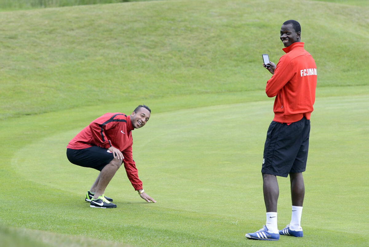 FOTO Lecţia de golf » Mulţescu i-a dus pe dinamovişti să urmărească meciuri din sportul lui Tiger Woods