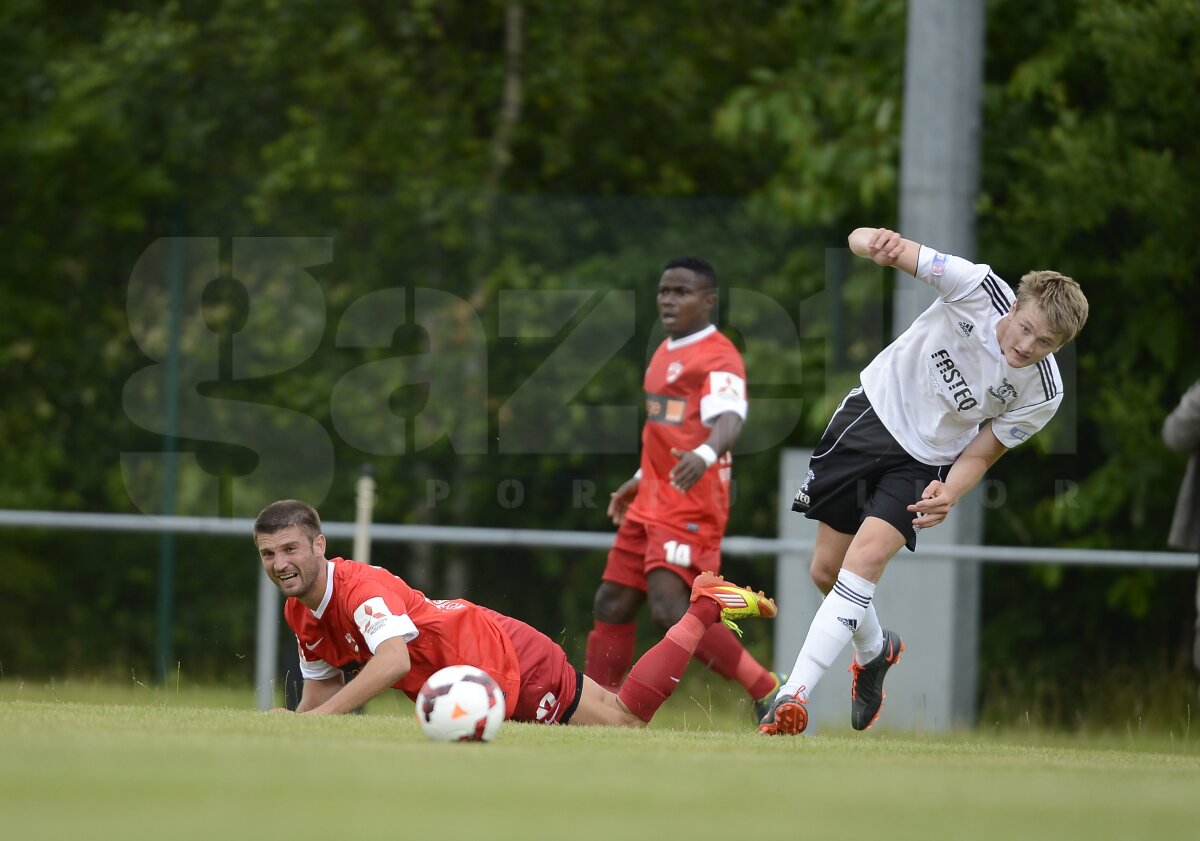 VIDEO şi FOTO Victorie categorică în primul amical din Anglia, Dinamo - Livingston 3-0. Supergol Joel Thomas!