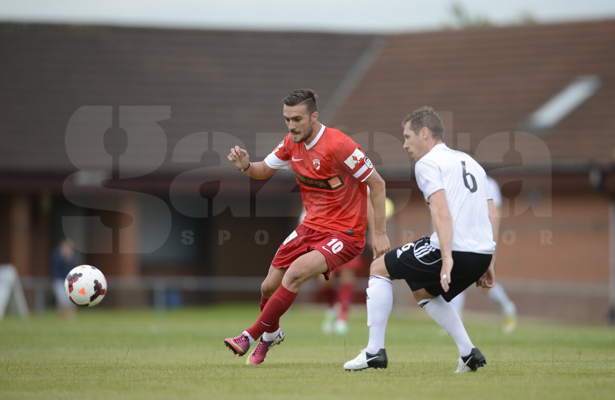 VIDEO şi FOTO Victorie categorică în primul amical din Anglia, Dinamo - Livingston 3-0. Supergol Joel Thomas!