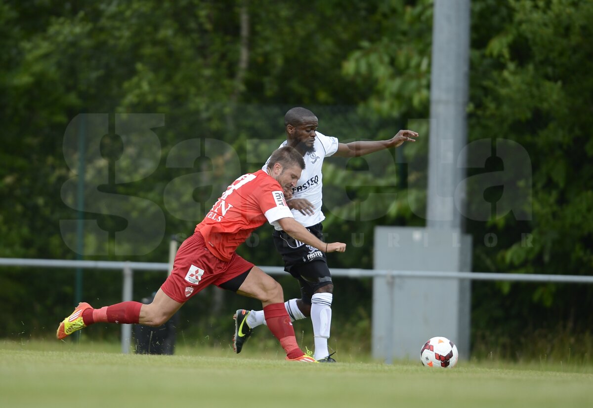 VIDEO şi FOTO Victorie categorică în primul amical din Anglia, Dinamo - Livingston 3-0. Supergol Joel Thomas!