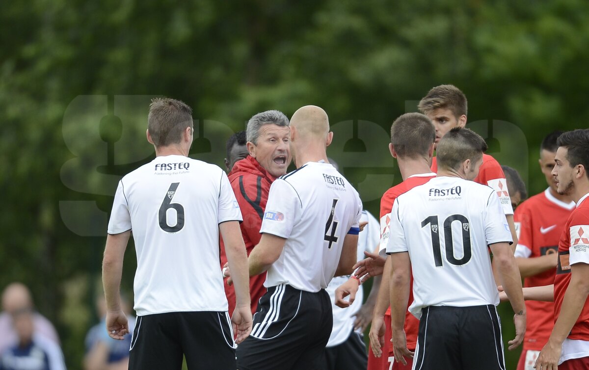 VIDEO şi FOTO Victorie categorică în primul amical din Anglia, Dinamo - Livingston 3-0. Supergol Joel Thomas!