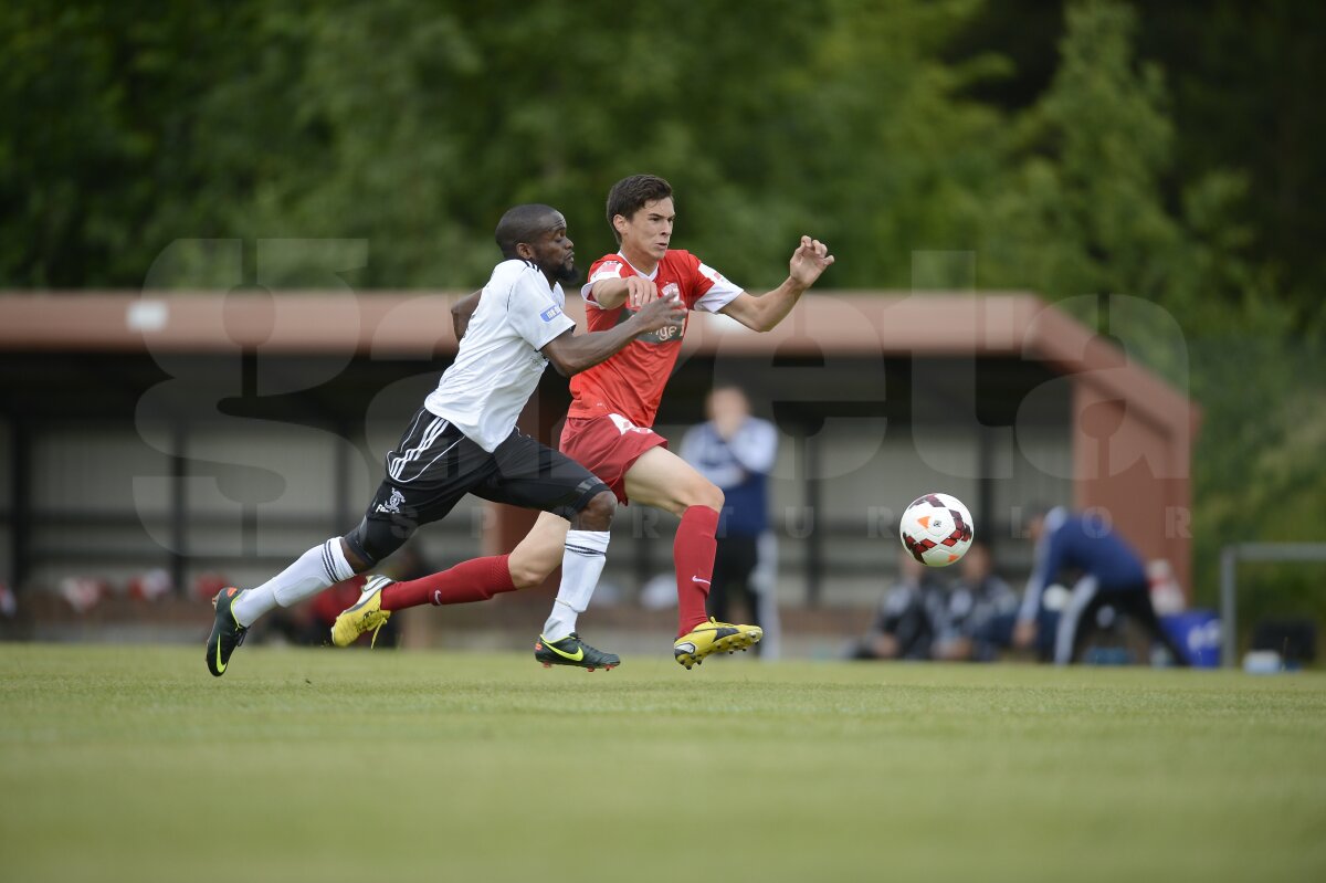 VIDEO şi FOTO Victorie categorică în primul amical din Anglia, Dinamo - Livingston 3-0. Supergol Joel Thomas!