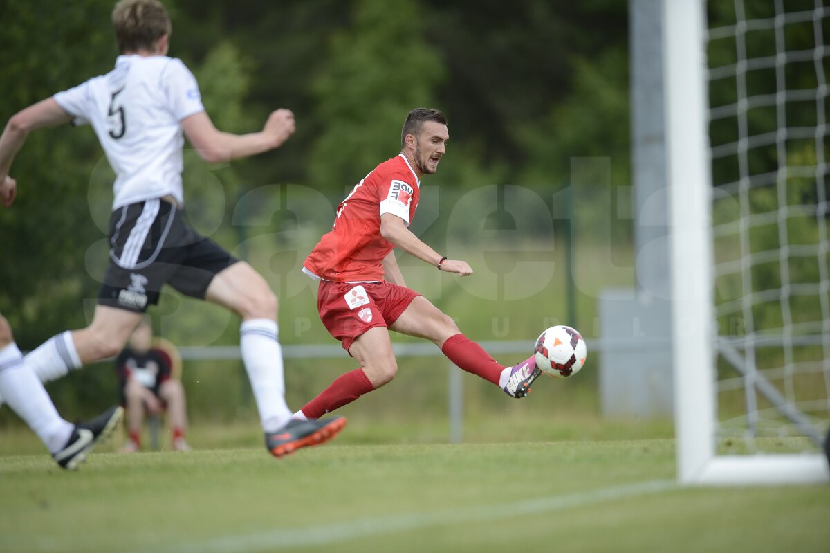 VIDEO şi FOTO Victorie categorică în primul amical din Anglia, Dinamo - Livingston 3-0. Supergol Joel Thomas!