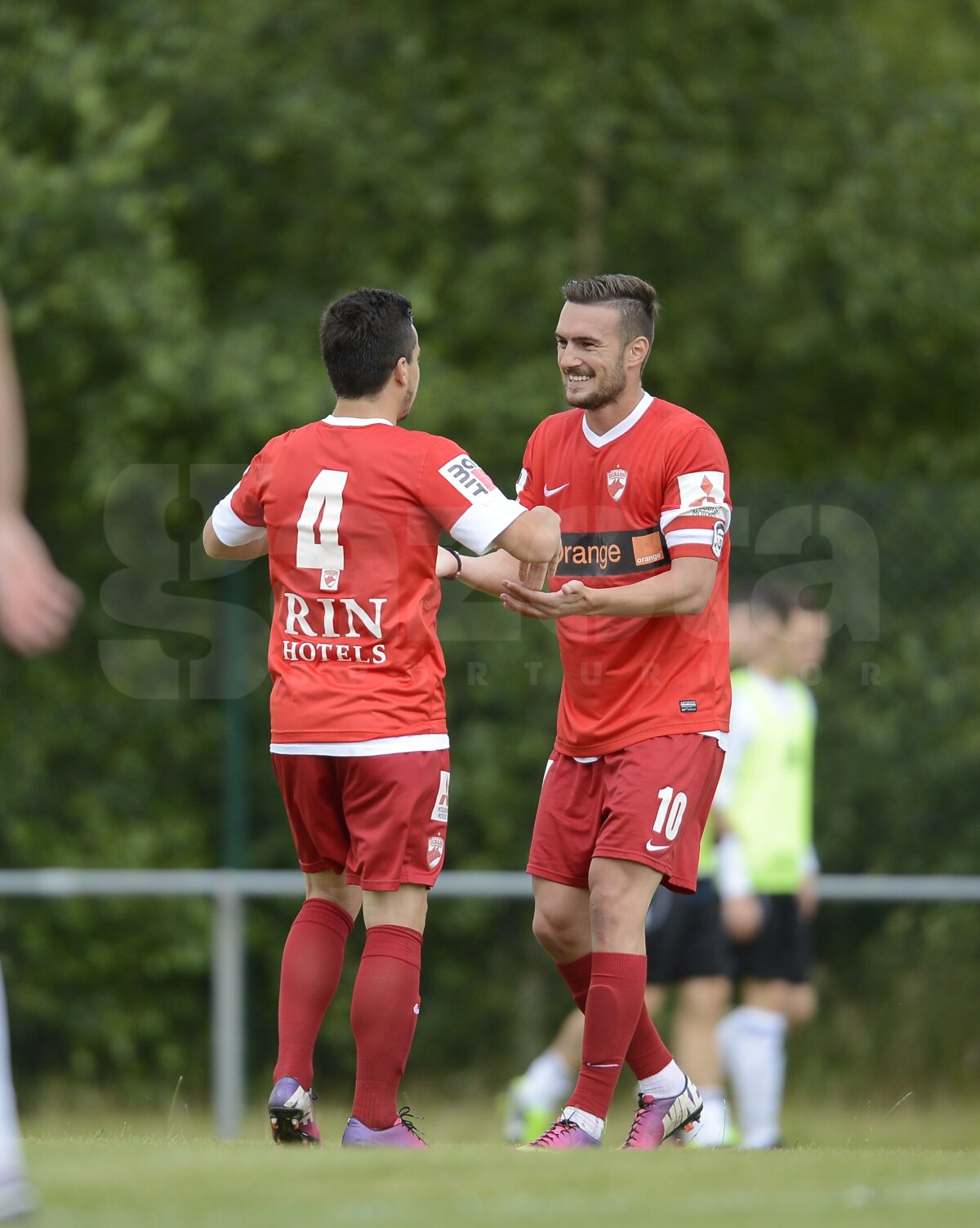 VIDEO şi FOTO Victorie categorică în primul amical din Anglia, Dinamo - Livingston 3-0. Supergol Joel Thomas!