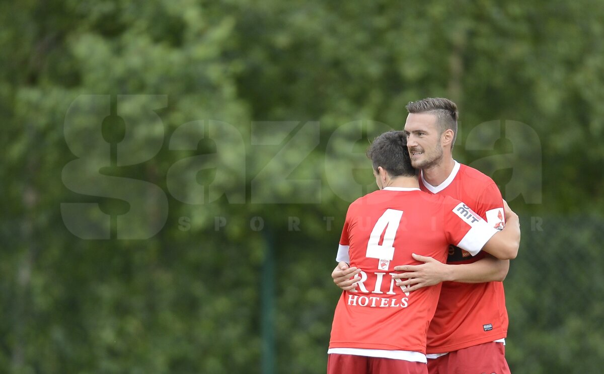 VIDEO şi FOTO Victorie categorică în primul amical din Anglia, Dinamo - Livingston 3-0. Supergol Joel Thomas!