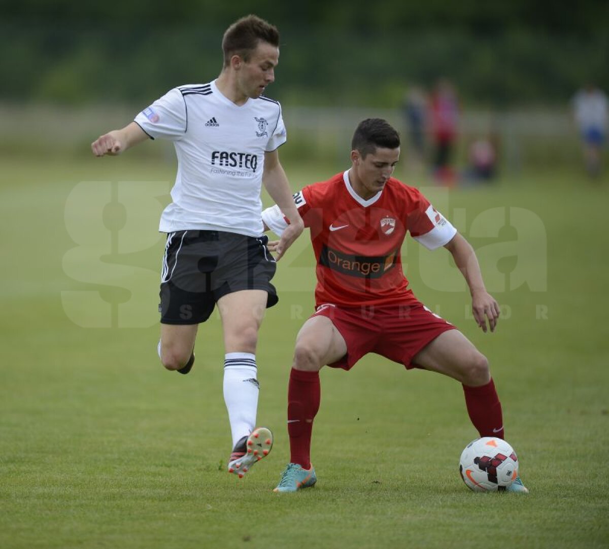 VIDEO şi FOTO Victorie categorică în primul amical din Anglia, Dinamo - Livingston 3-0. Supergol Joel Thomas!