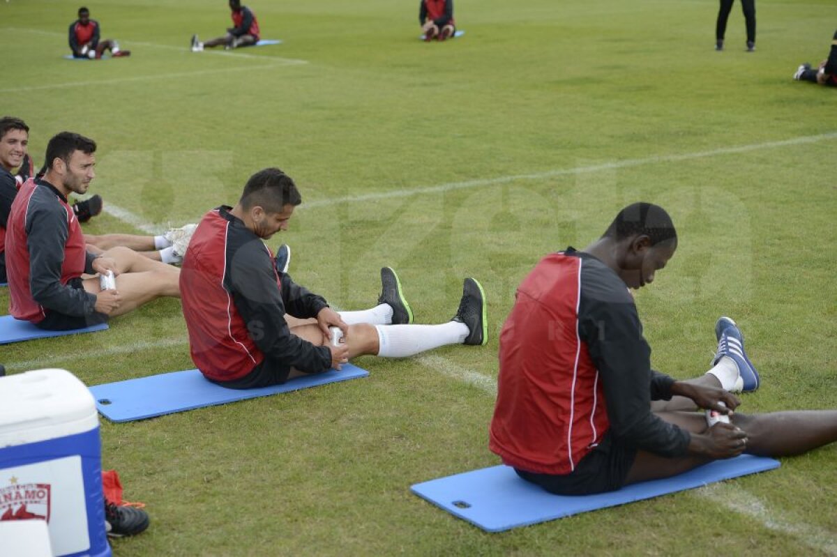 GALERIE FOTO Metode inedite ale lui Mulţescu » Bere după un antrenament istovitor! Ce dinamovist "a comis-o" :D