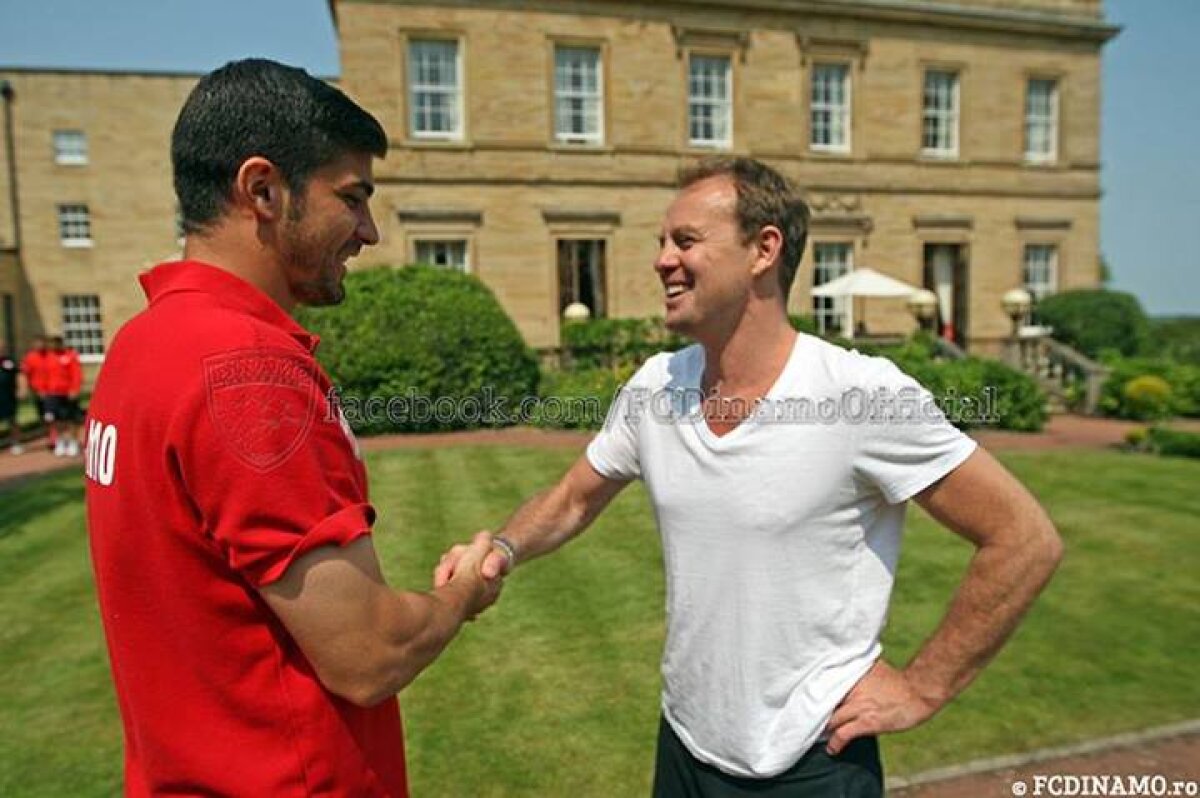 GALERIE FOTO Especially for... Dinamo :D "Cîinii" au fost vizitaţi în cantonament de cîntăreţul Jason Donovan