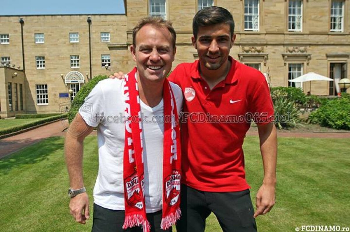 GALERIE FOTO Especially for... Dinamo :D "Cîinii" au fost vizitaţi în cantonament de cîntăreţul Jason Donovan