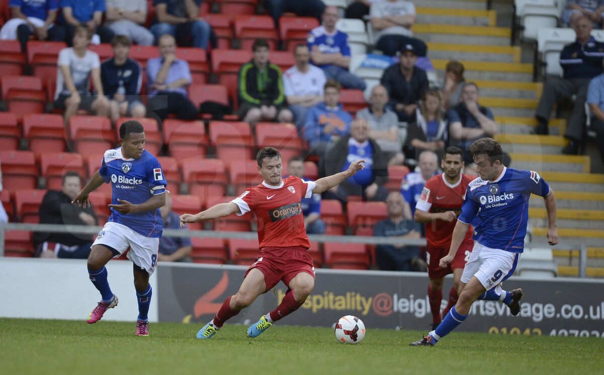 VIDEO+FOTO Doar egal cu Oldham » Dinamo a remizat cu formaţia din liga a treia engleză, 2-2