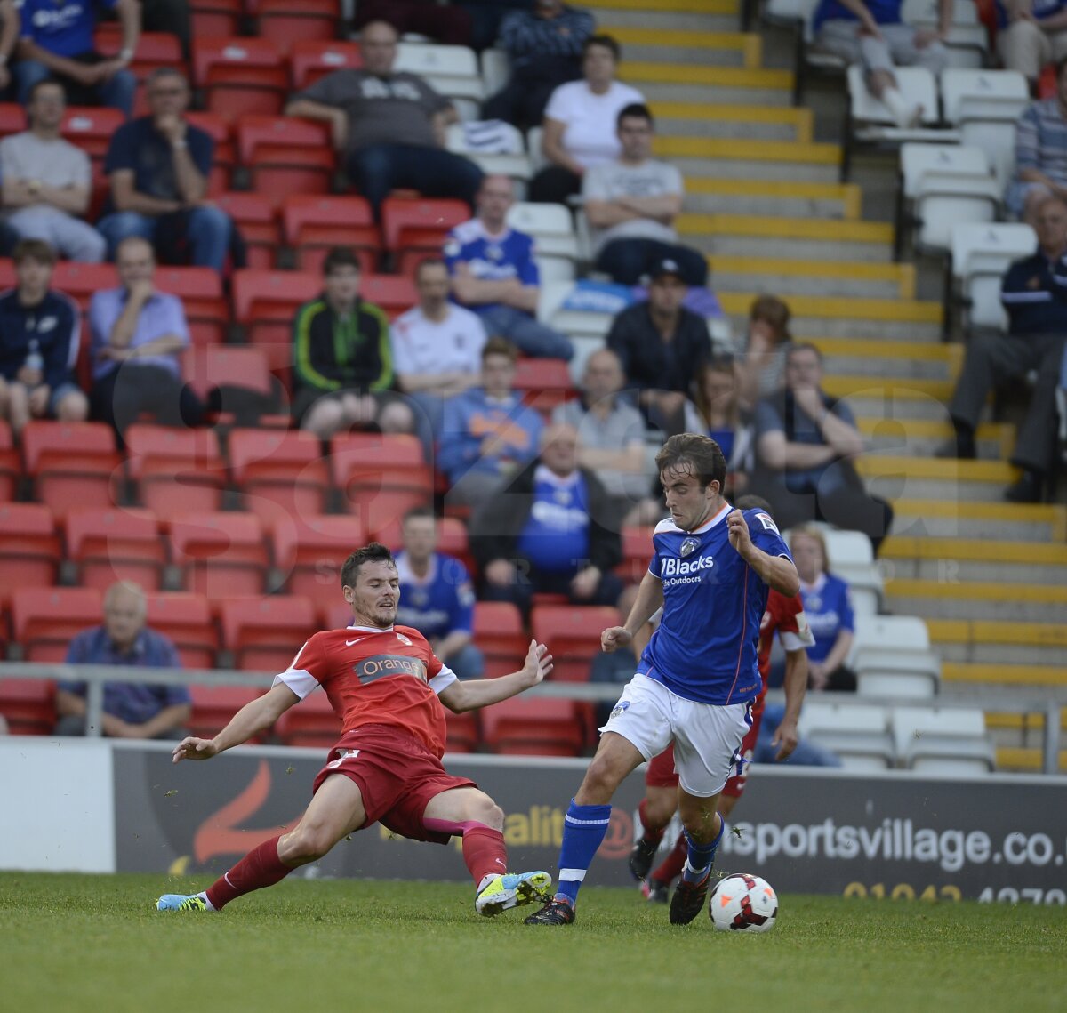 VIDEO+FOTO Doar egal cu Oldham » Dinamo a remizat cu formaţia din liga a treia engleză, 2-2