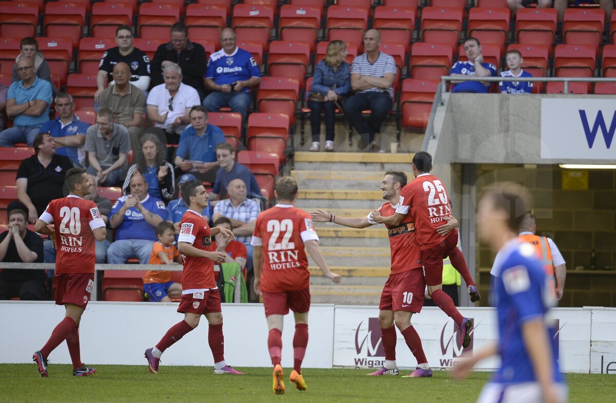 VIDEO+FOTO Doar egal cu Oldham » Dinamo a remizat cu formaţia din liga a treia engleză, 2-2