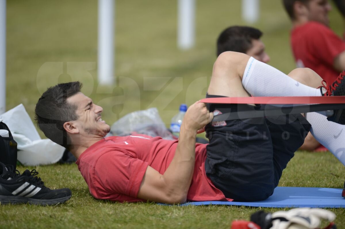 GALERIE FOTO » Luchin a revenit la antrenamente! Imagini de la meciul-şcoală al dinamoviştilor