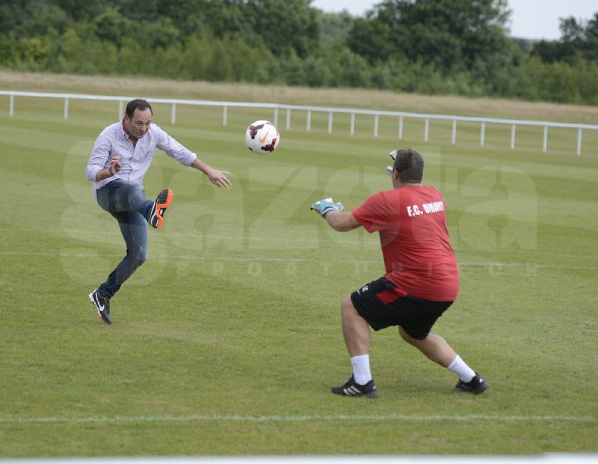 VIDEO şi FOTO Noul transfer al dinamoviştilor e chiar Negoiţă :D Imagini cu acţionarul şutînd la poartă în cantonament