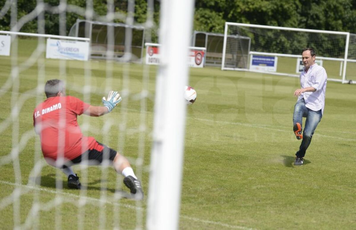 VIDEO şi FOTO Noul transfer al dinamoviştilor e chiar Negoiţă :D Imagini cu acţionarul şutînd la poartă în cantonament