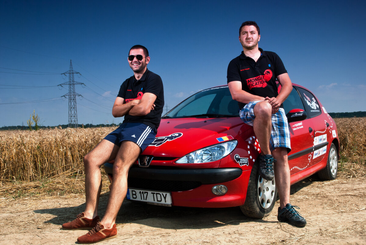 FOTO Cursa vieţii » Un medic şi un corporatist vor porni în cel mai lung rally caritabil din lume: 18.000 de kilometri pe patru roţi!