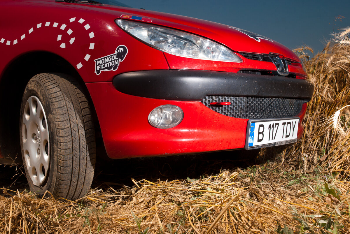 FOTO Cursa vieţii » Un medic şi un corporatist vor porni în cel mai lung rally caritabil din lume: 18.000 de kilometri pe patru roţi!