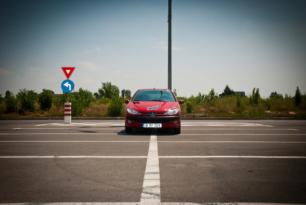 FOTO Cursa vieţii » Un medic şi un corporatist vor porni în cel mai lung rally caritabil din lume: 18.000 de kilometri pe patru roţi!