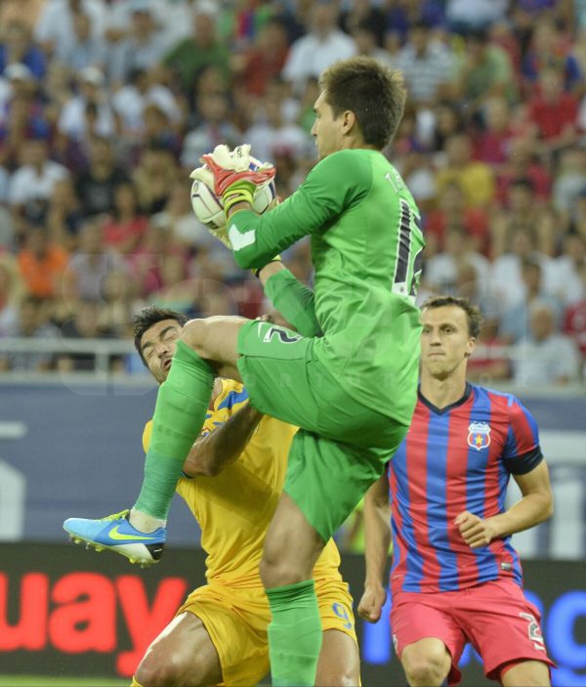 FOTO A şasea Supercupă » Steaua bifează al doilea trofeu în 2013, după 3-0 cu Petrolul