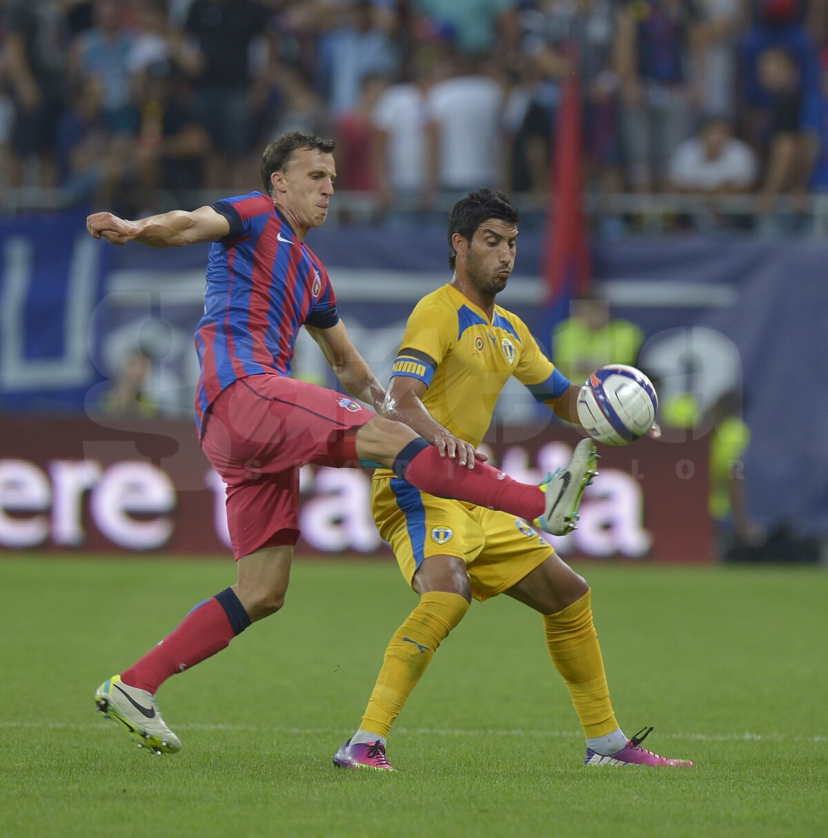 FOTO A şasea Supercupă » Steaua bifează al doilea trofeu în 2013, după 3-0 cu Petrolul