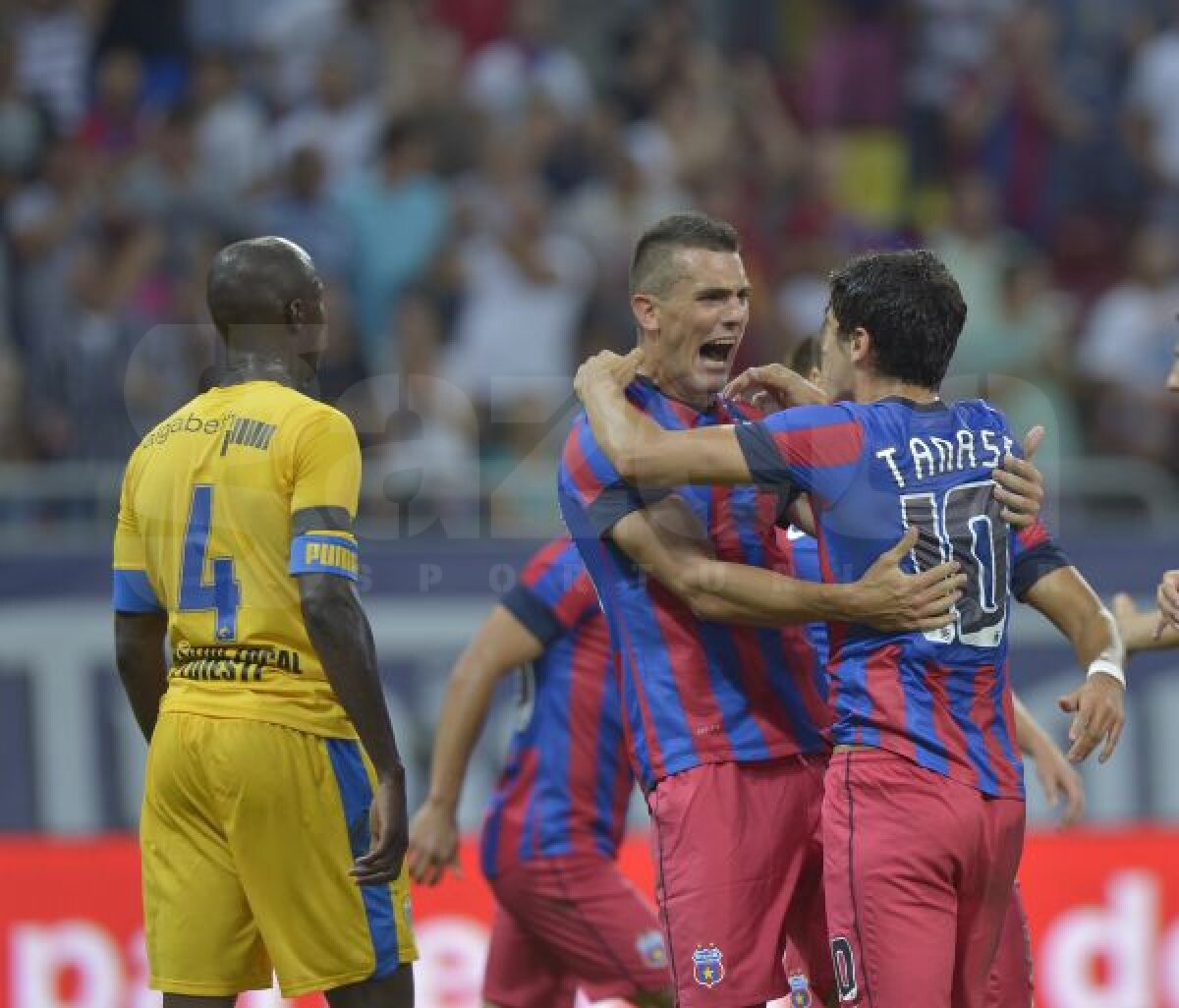 FOTO A şasea Supercupă » Steaua bifează al doilea trofeu în 2013, după 3-0 cu Petrolul