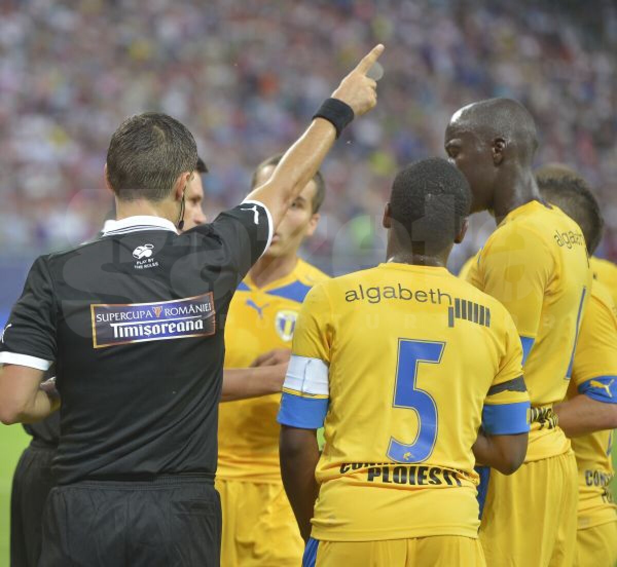 FOTO A şasea Supercupă » Steaua bifează al doilea trofeu în 2013, după 3-0 cu Petrolul