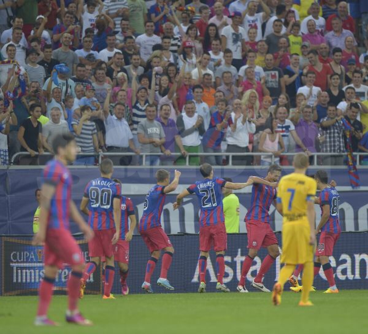 FOTO A şasea Supercupă » Steaua bifează al doilea trofeu în 2013, după 3-0 cu Petrolul