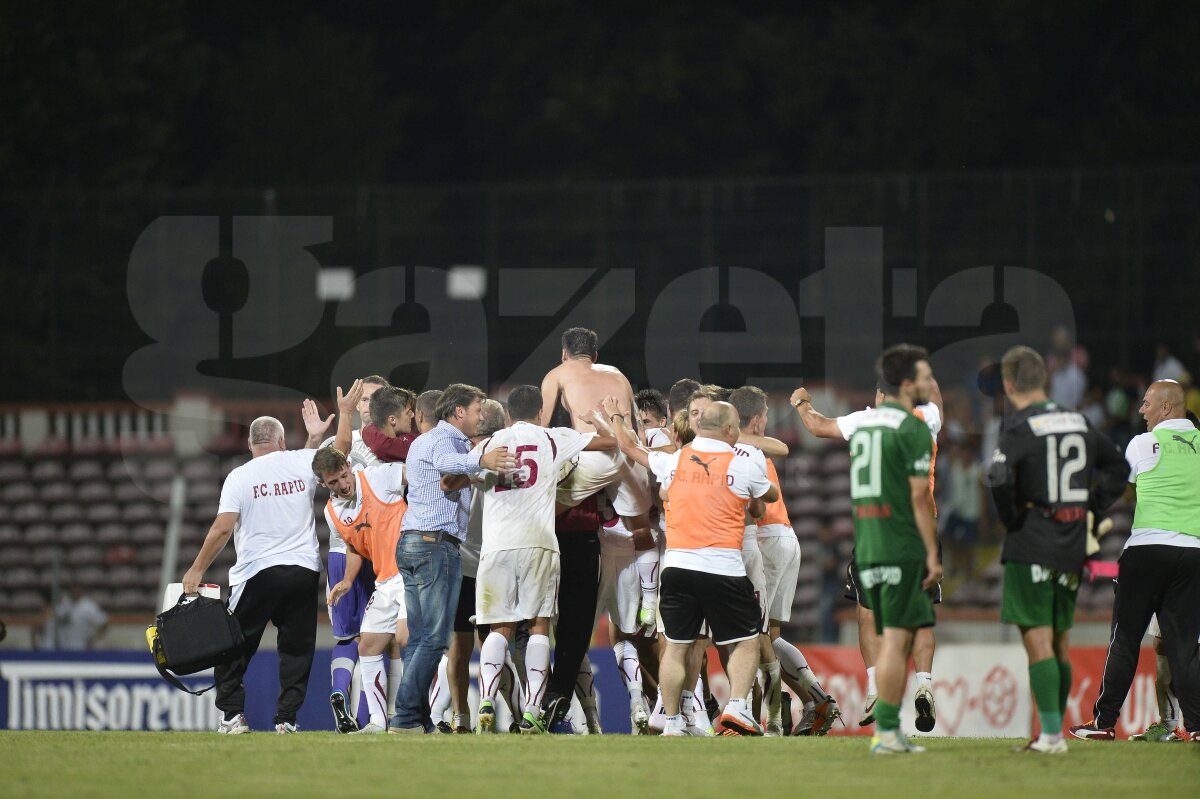 FOTO Explozie de bucurie rapidistă » Giuleştenii au sărbătorit alături de suporteri supravieţuirea în Liga 1