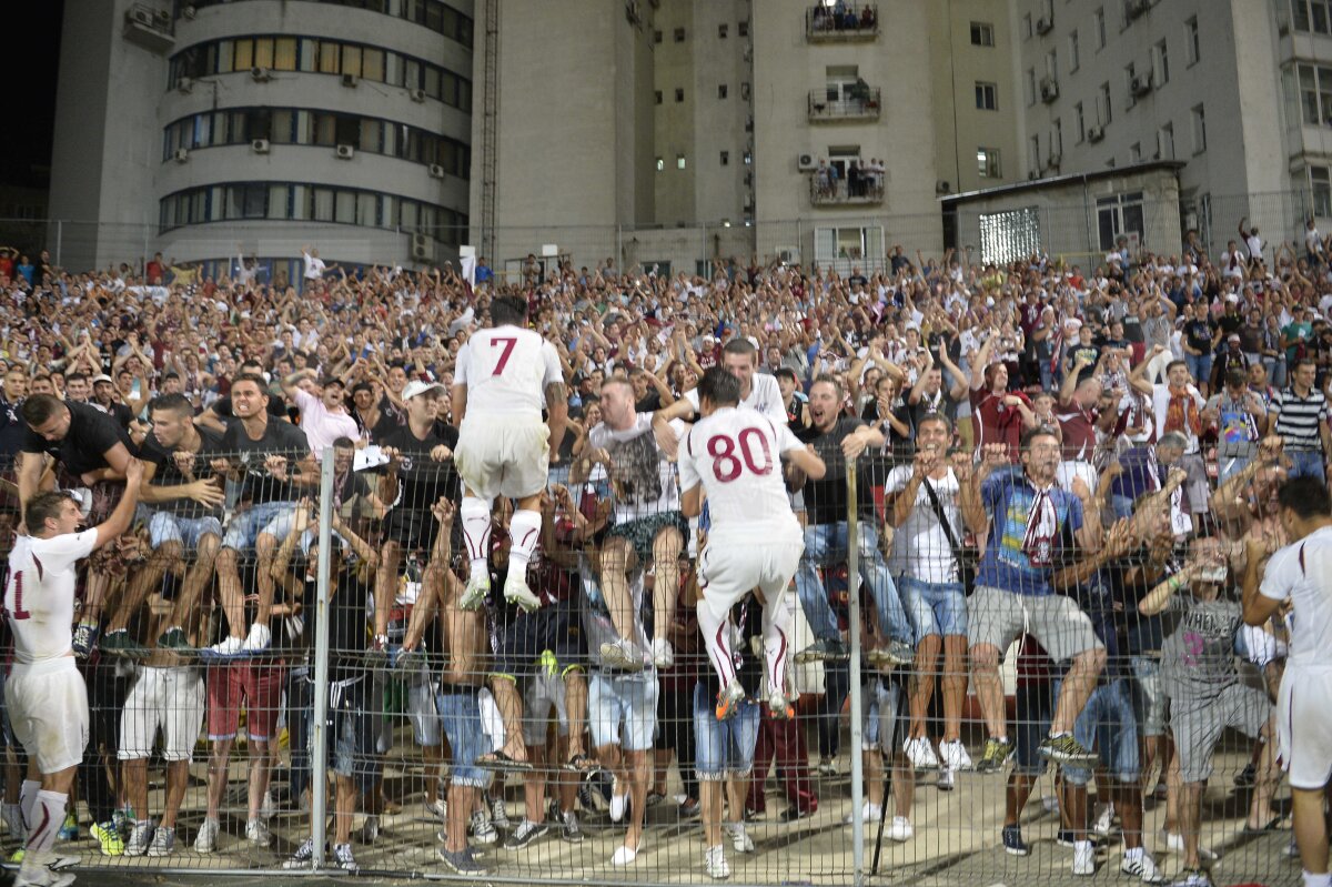 FOTO Explozie de bucurie rapidistă » Giuleştenii au sărbătorit alături de suporteri supravieţuirea în Liga 1