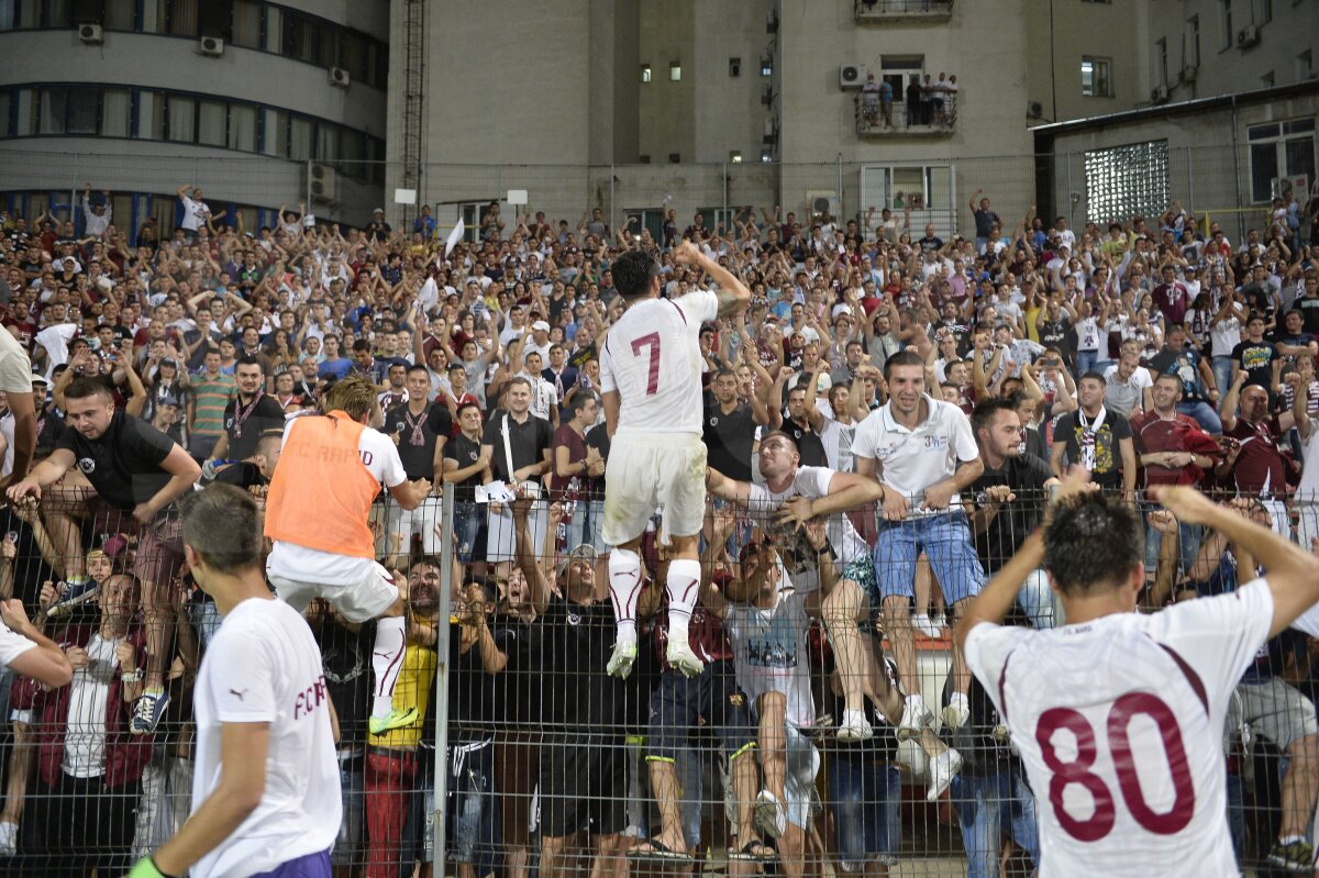 FOTO Explozie de bucurie rapidistă » Giuleştenii au sărbătorit alături de suporteri supravieţuirea în Liga 1