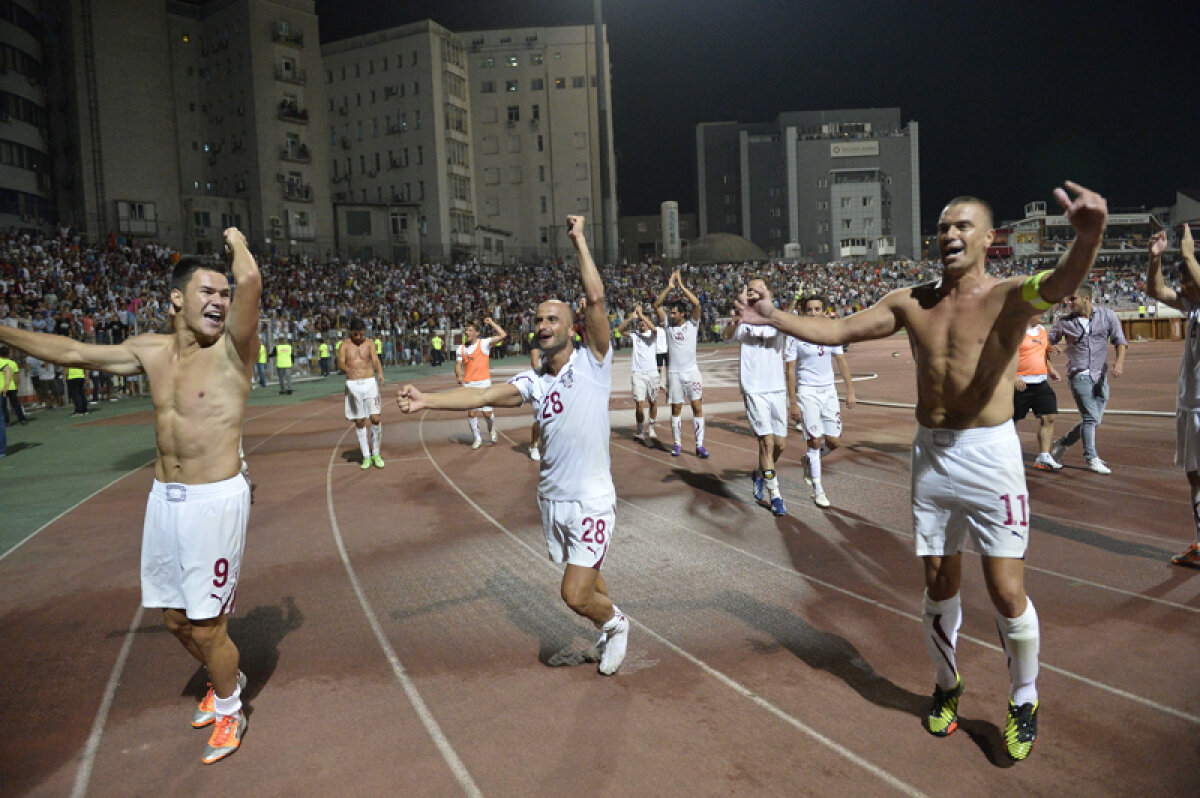 FOTO Sărbătoare pe teren şi în vestiarul Rapidului după 2-1 cu Chiajna: ”Să vină banii şi berea!”