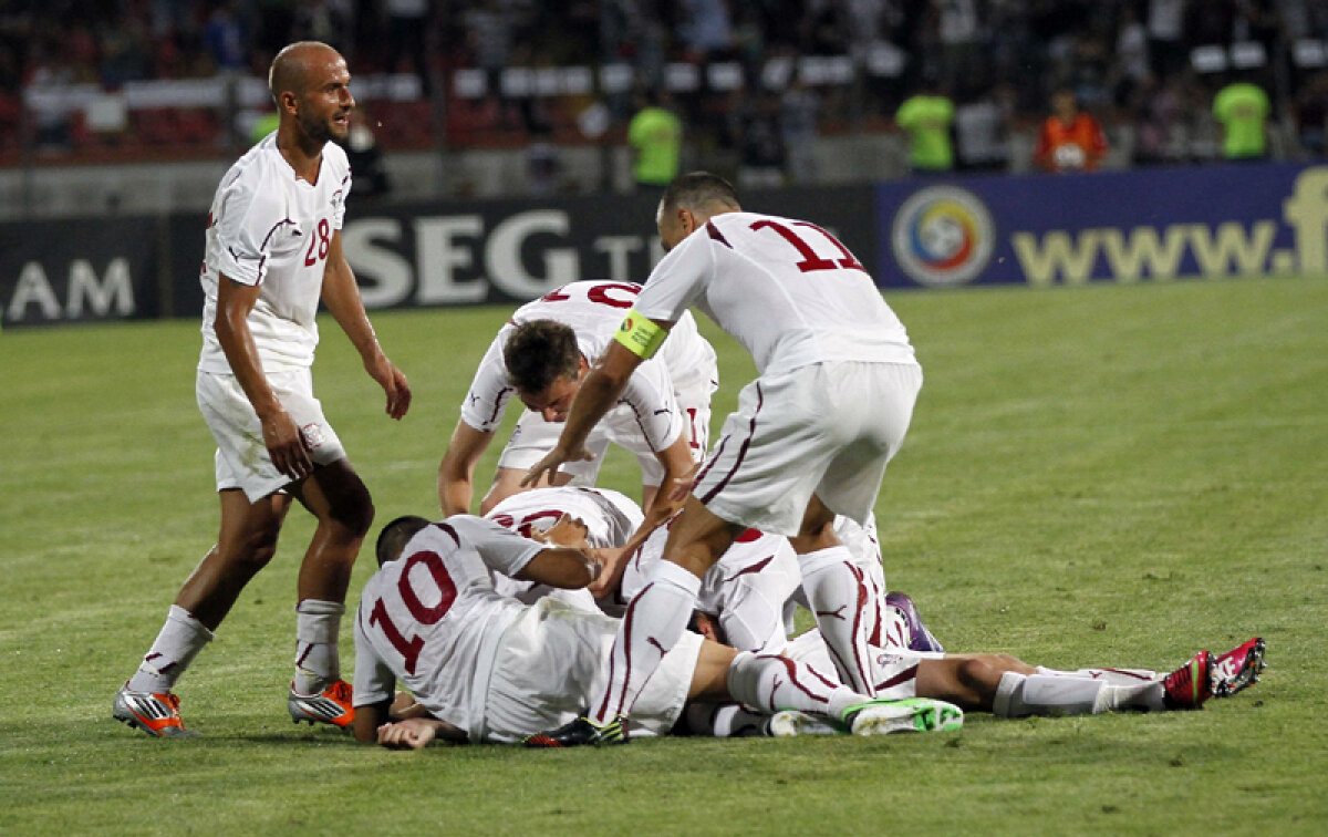 FOTO Sărbătoare pe teren şi în vestiarul Rapidului după 2-1 cu Chiajna: ”Să vină banii şi berea!”