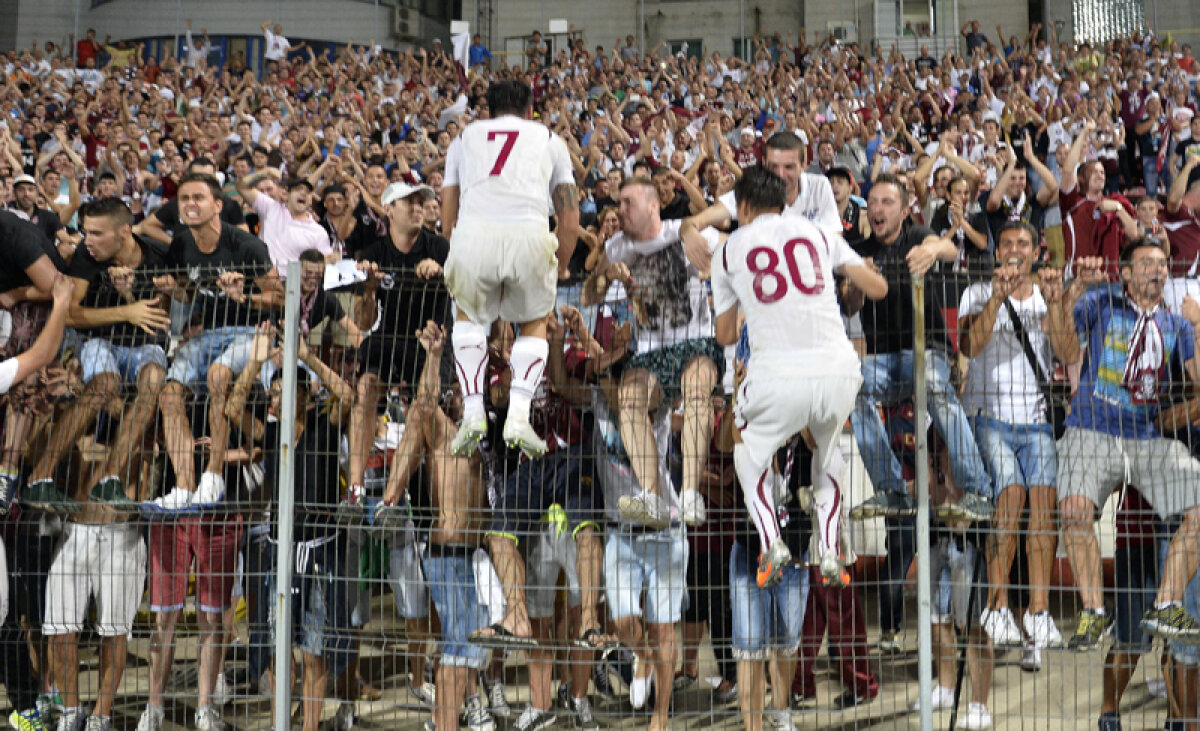 FOTO Sărbătoare pe teren şi în vestiarul Rapidului după 2-1 cu Chiajna: ”Să vină banii şi berea!”