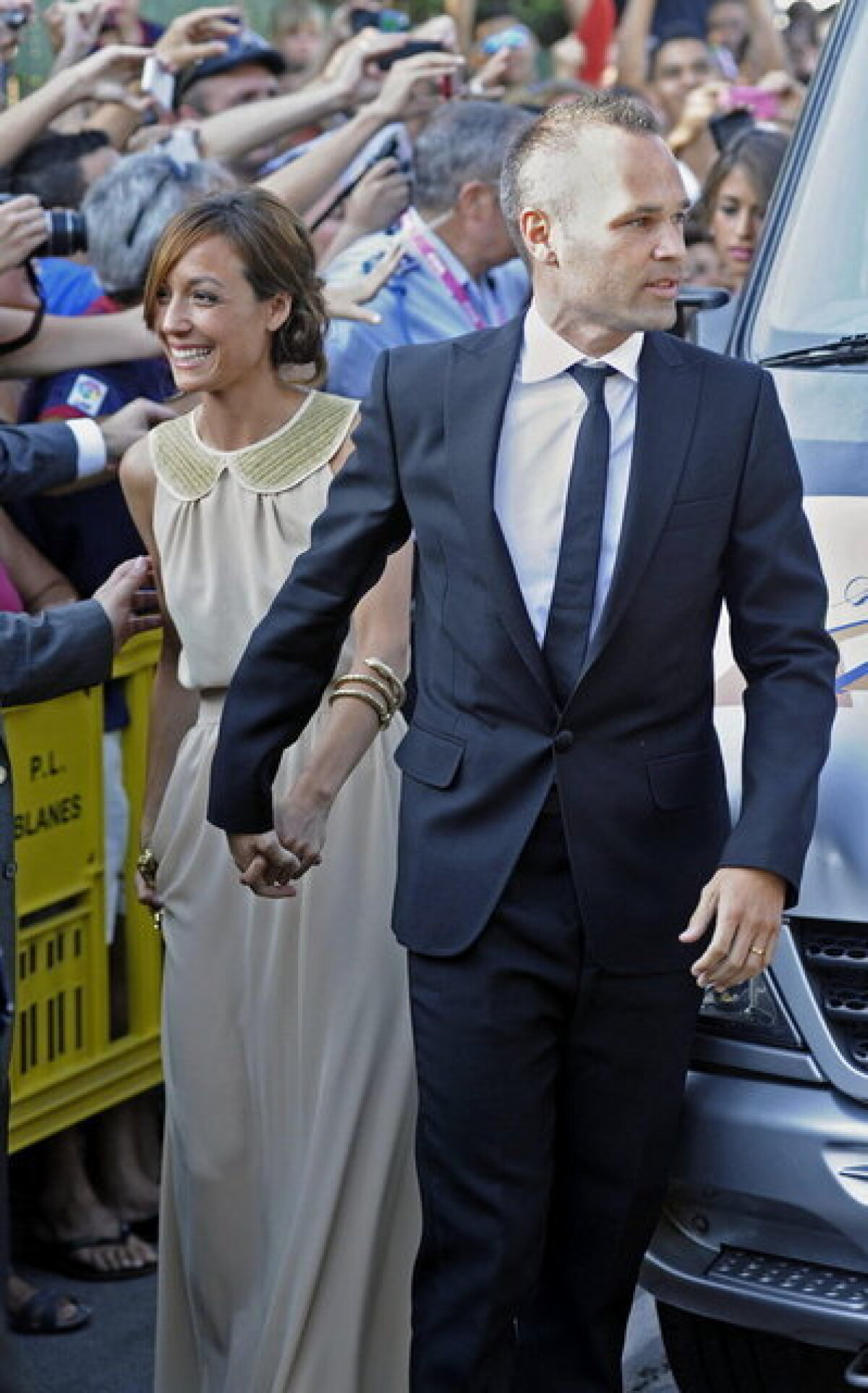 GALERIE FOTO » Xavi Hernandez a renunţat la burlăcie » Imagini de la nunta cu jurnalista Núria Cunillera