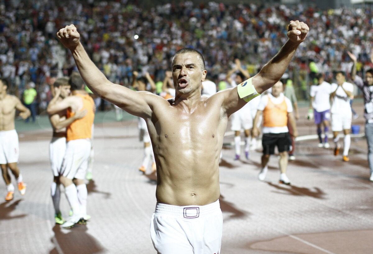 Andrei Vochin povesteşte cum a trăit "o fermecătoare seară vintage, cu galena la ureche şi cu Giuleştina dansînd periculos între A şi B, ca acum 30 de ani"