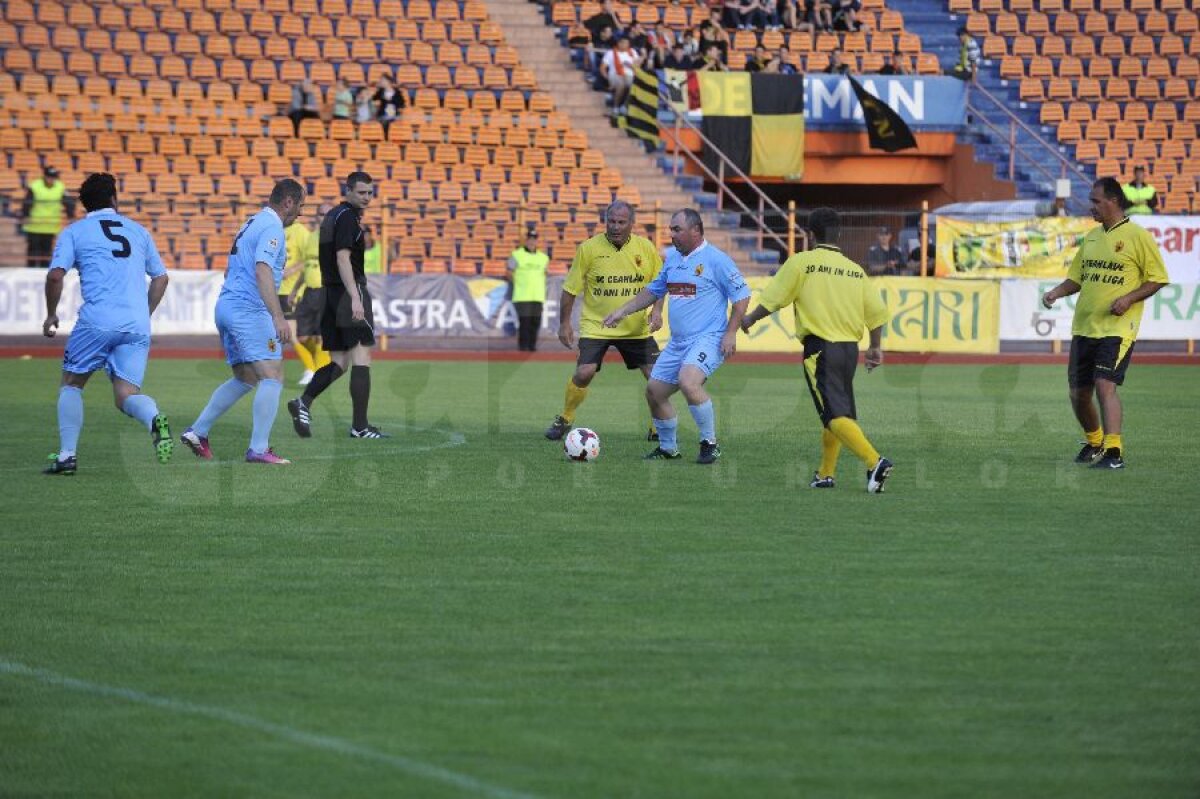 Galerie FOTO Moldovenii vin motorizaţi spre Bucureşti să înfrunte Steaua