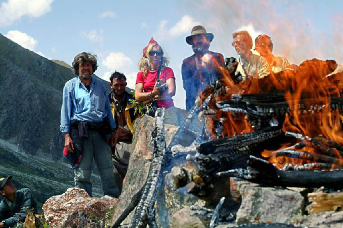 Coborîre dificilă, pe întuneric » Alpiniştii români au urcat 12 ore neîntrerupt pînă au ajuns pe vîrful Nanga Parbat