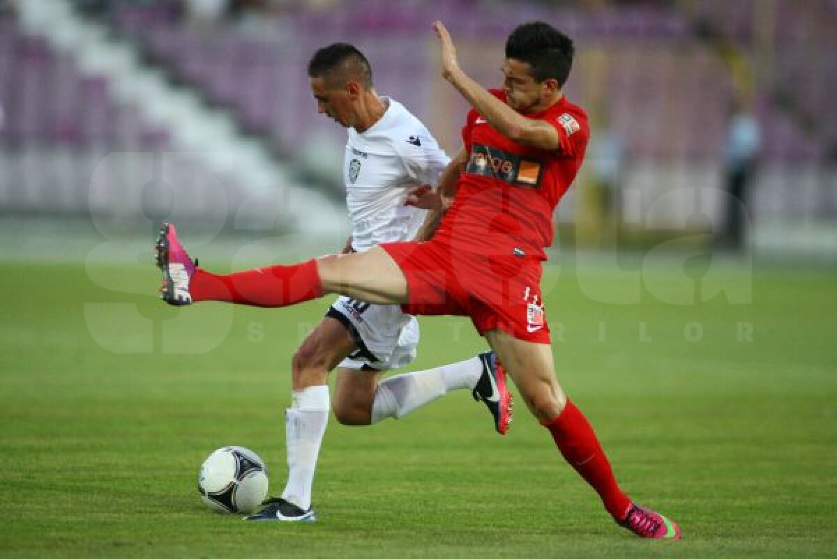 VIDEO+FOTO SMURD-ul n-a funcţionat » ACS Poli a învins Dinamo cu 2-0!